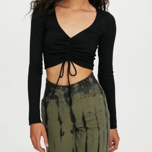 Wilfred Tops - NWOT Aritzia Wilfred Free Lynx Crop Top size XS
